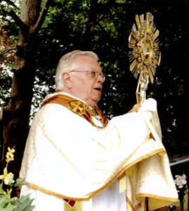 Fr. Papais