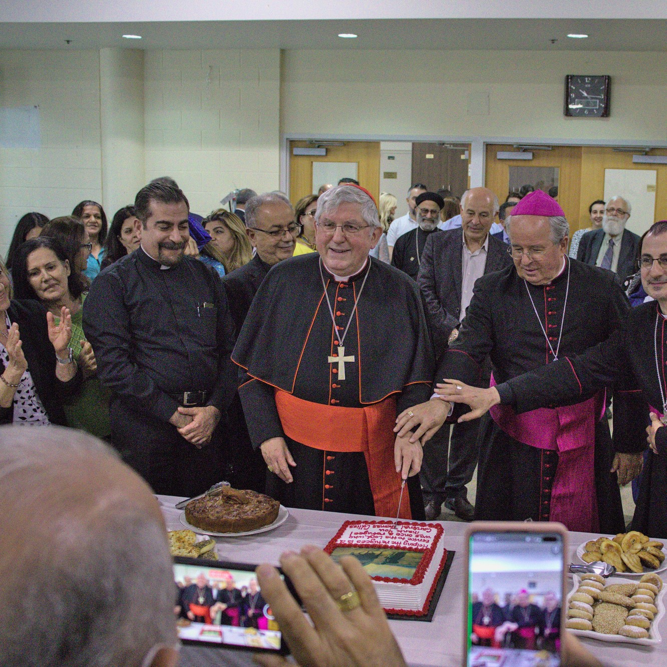 Photo of the Cardinal cutting a cake