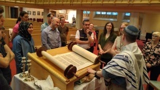 University Students Visit City Shul