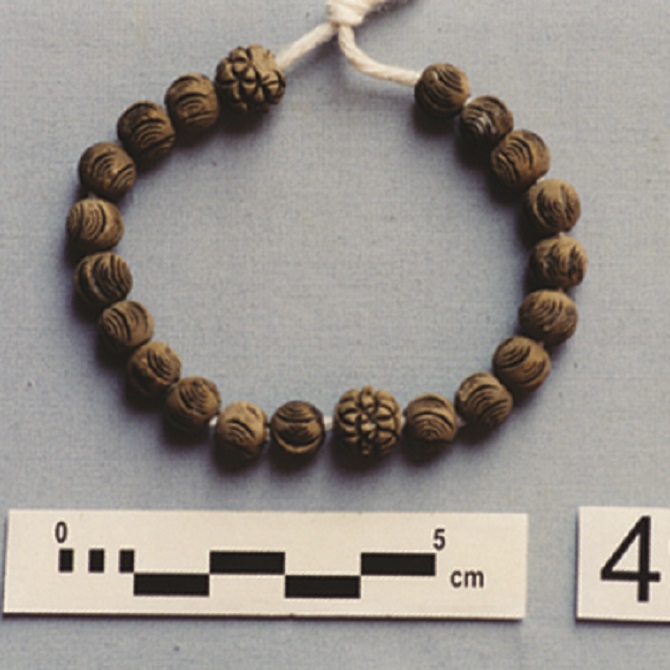Bracelet of dark brown carved wooden beads