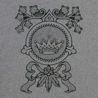 Memorial monument inscription of a circled crown with ivy leaves