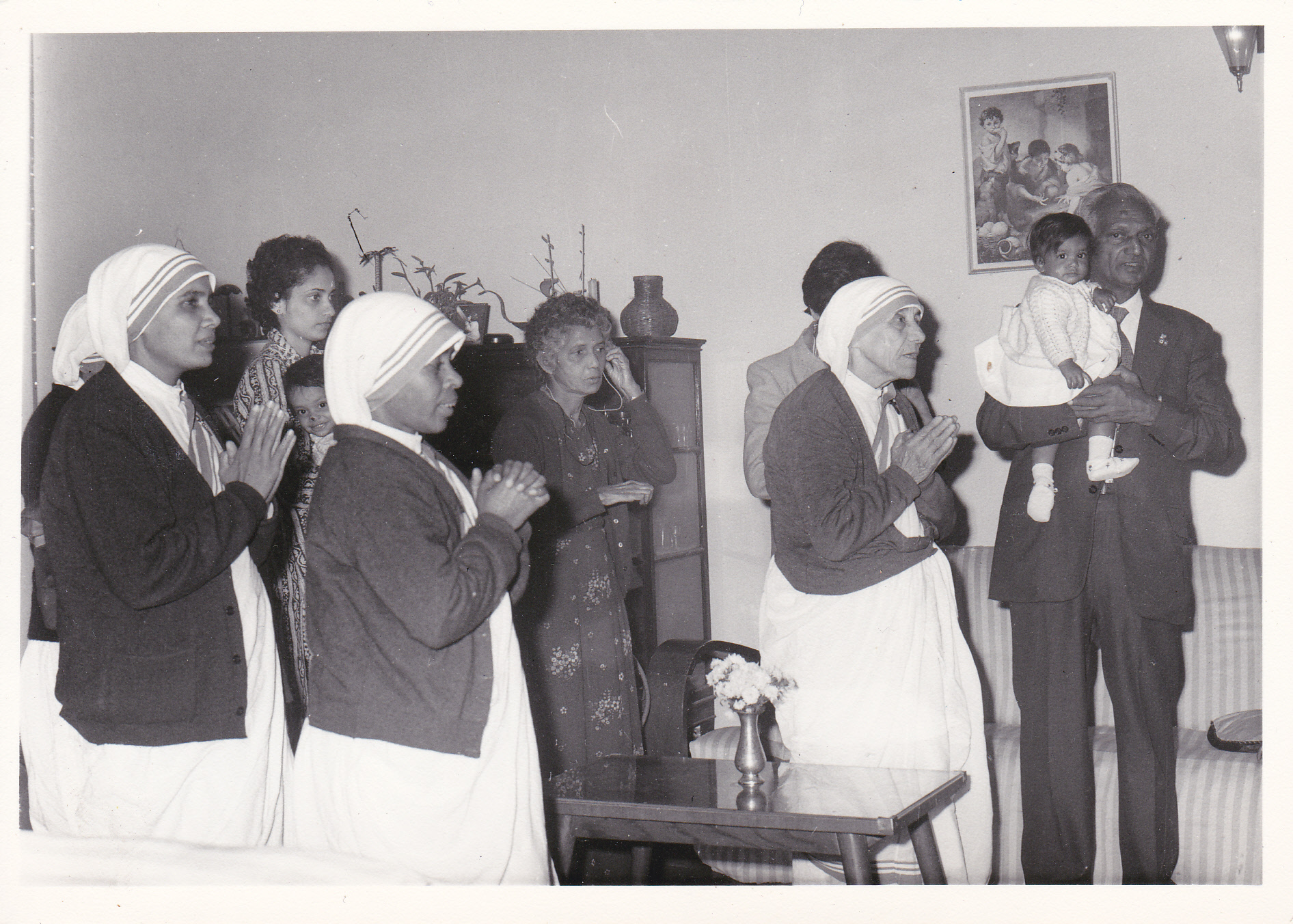 Celine Freitas with Mother Teresa and sisters