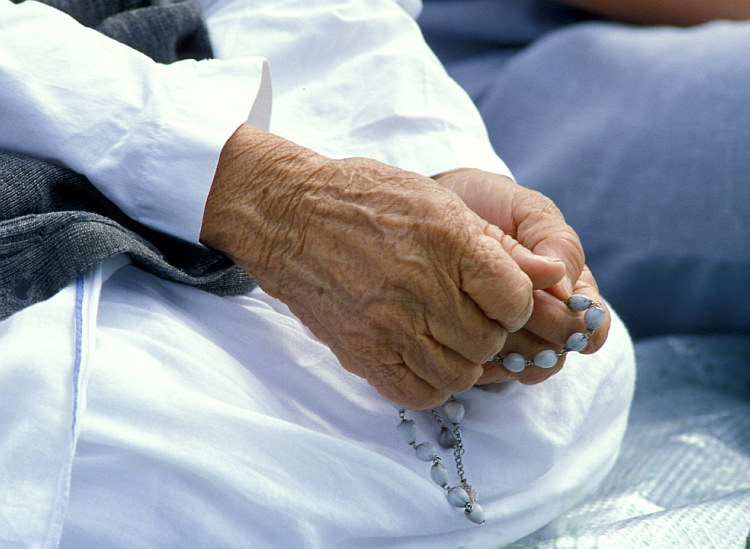 Mother Teresa's hands praying the rosary