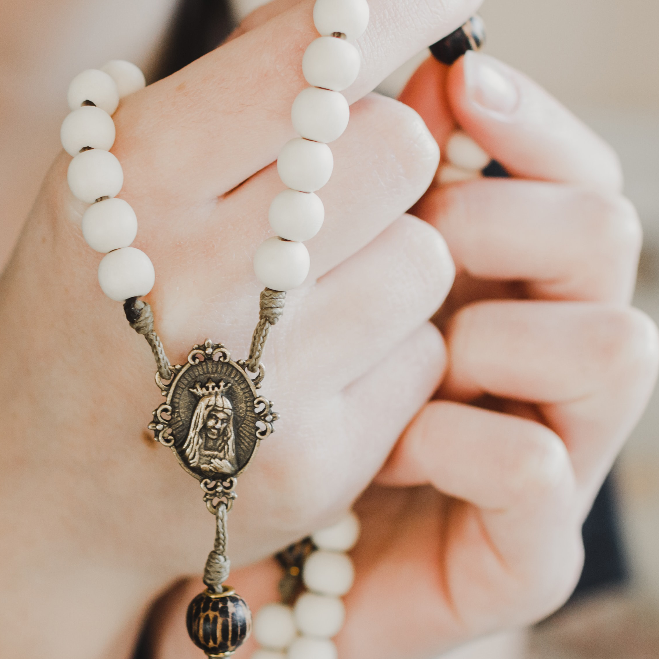 hands holding the rosary